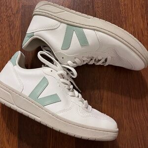 Veja Sneakers Green/White Size 8